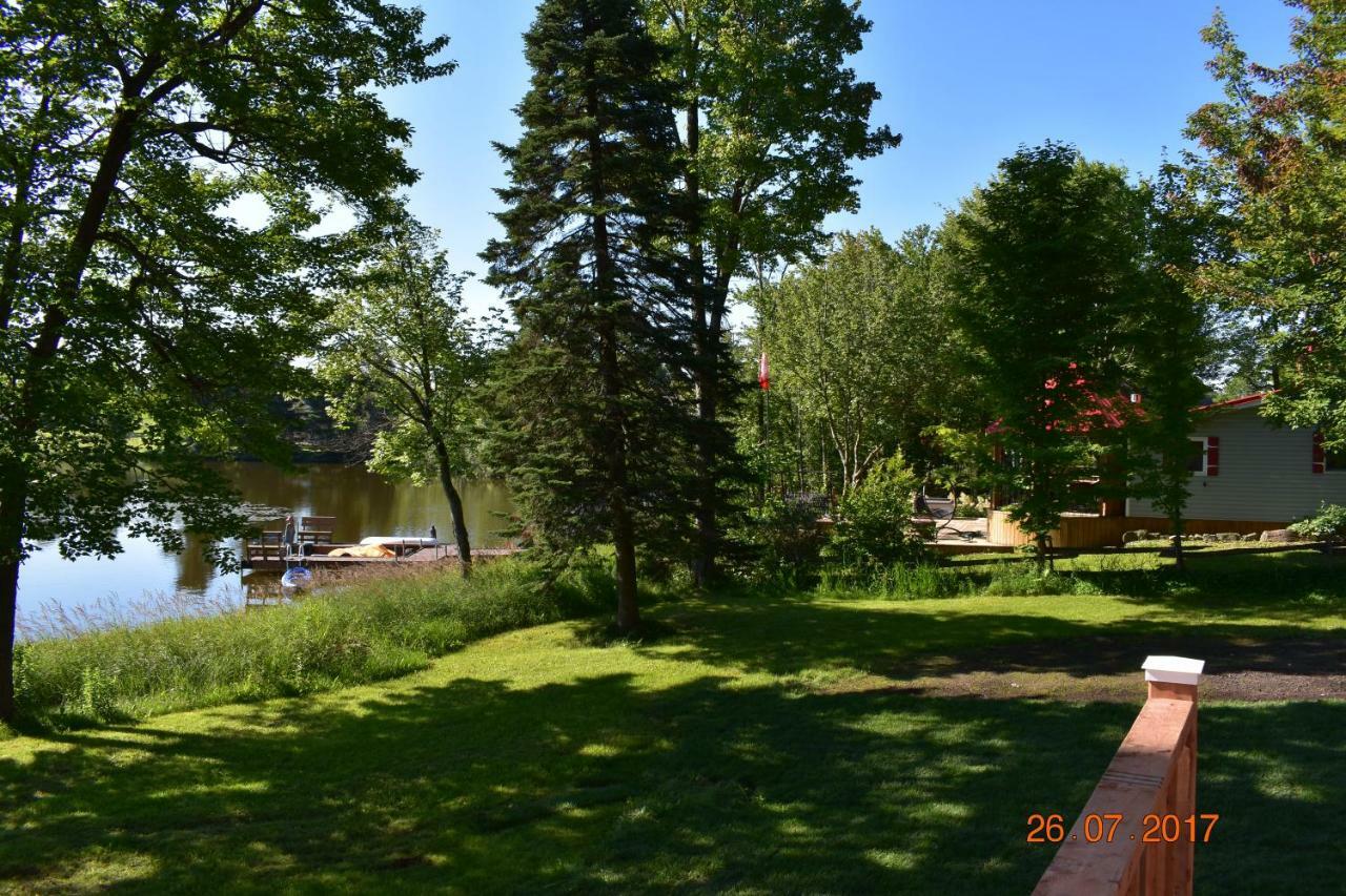 Domaine Henri-Daze Villa Saint-Pierre-Baptiste Exterior foto